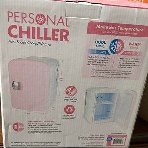 Small desk size fridge for can sodas or beverages